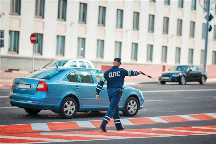 Выполнить проверку автомобиля по базе данных ГИБДД.